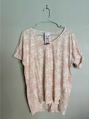 Seven7 Short Sleeve Floral Tee in Pale Pink and Cream